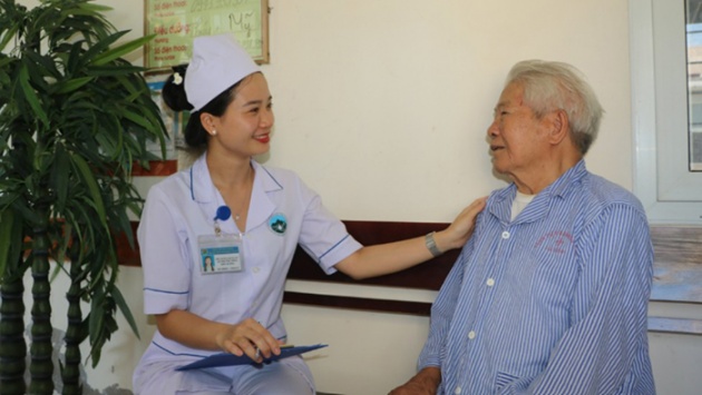 Điều dưỡng - Lực lượng nòng cốt trong chăm sóc người bệnh