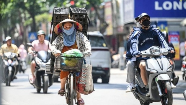 Vùng núi Bắc Bộ và Quảng Ninh có mưa rào và dông, Trung bộ nắng nóng