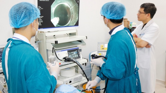 Bạch Mai cơ sở Ninh Bình: Lần đầu cắt bỏ tiền ung thư dạ dày, không cần mổ