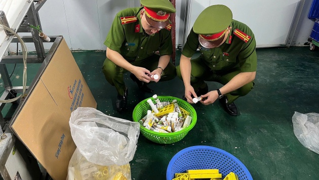 Phát hiện 1,2 triệu lọ C sủi giả, chứa chất bảo quản vượt ngưỡng 33 lần