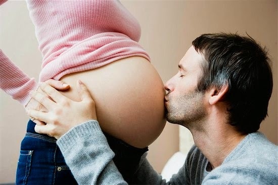 8 lợi ích tuyệt vời khi bố mẹ nói chuyện với thai nhi trong bụng