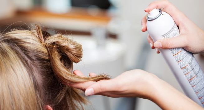 Làm thế nào để loại bỏ hóa chất tích tụ trên mái tóc?