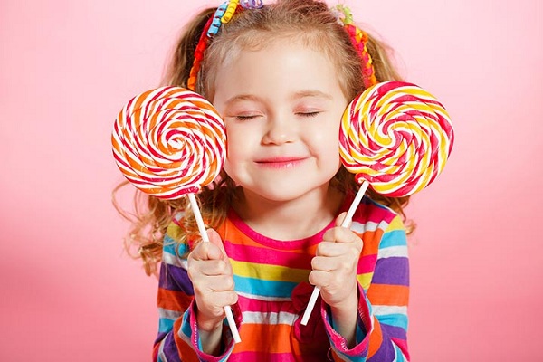 Ăn nhiều bánh kẹo ngọt, nghiện đường có khiến trẻ bị kích động?